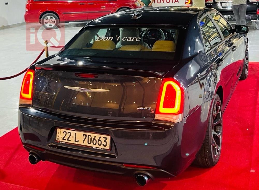 کرایسلەر 300